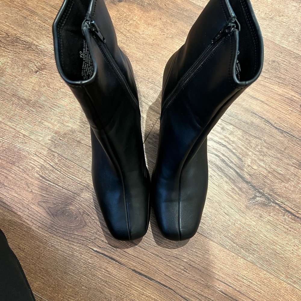 Black Women's Square-Toe Mid-Calf Boots